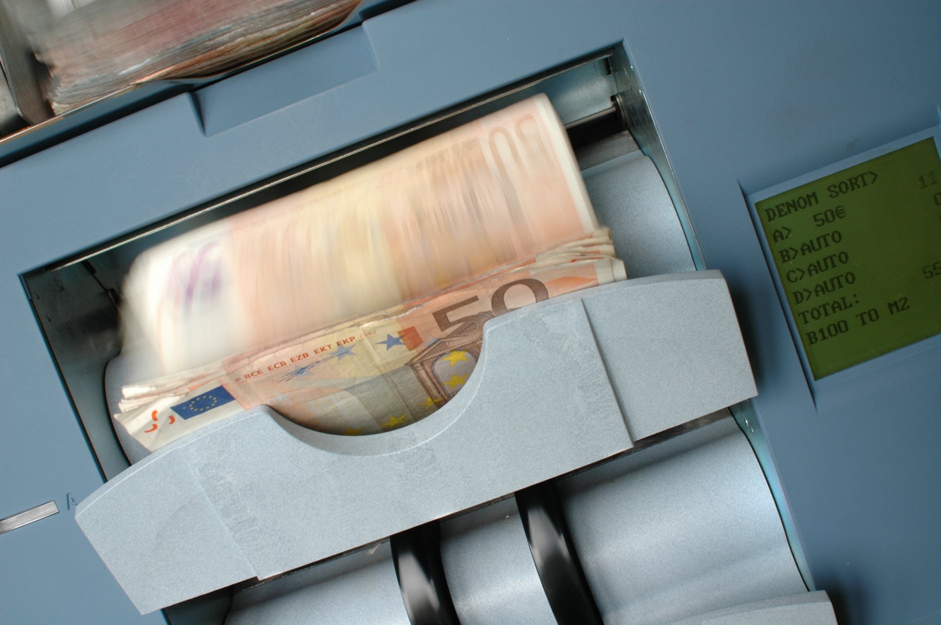 Парични заеми в брой – какво да знаем за тях?