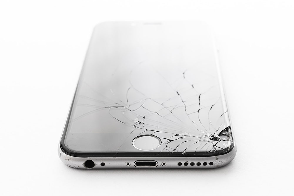 Скъпа ли е поправката на счупен дисплей на телефона - iPhone