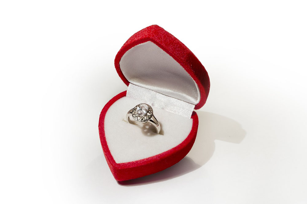 Избор на перфектния сребърен годежен пръстен: съвети и тенденции - бюджет